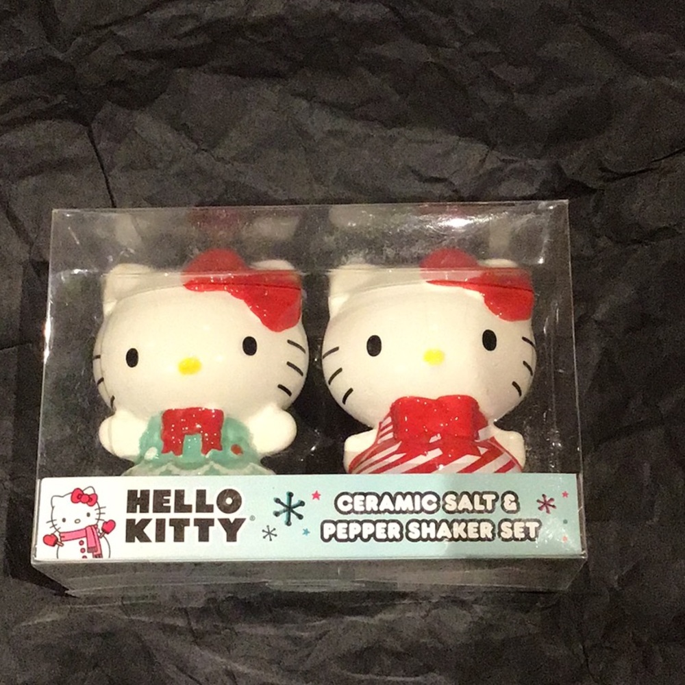 Holiday Hello Kitty salt and pepper shakers.